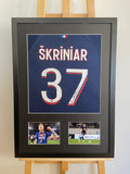 Zarámovaný podpísaný futbalový dres – Milan Škriniar (PSG)